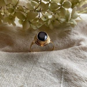18K Vintage – Ring med lila sten