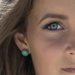 Örhängen – Kazuri stud